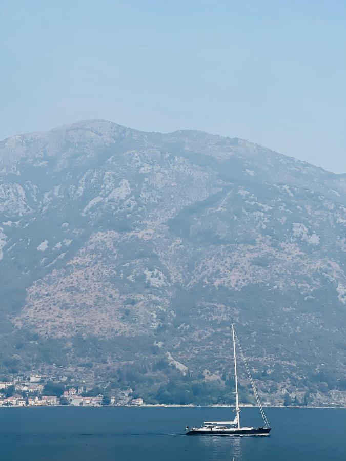 Chic Sea Front Apartment With Breathtaking Kotor Bay View Donji Stoliv Ngoại thất bức ảnh